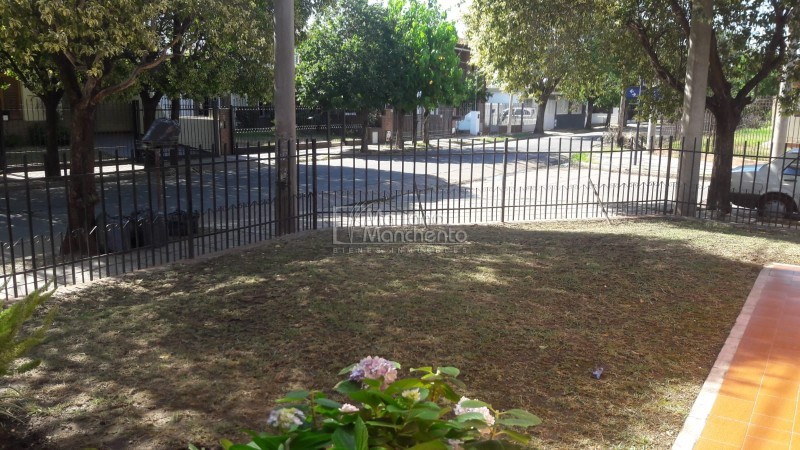 Se vende casa esquina en Barrio Rosedal Anexo