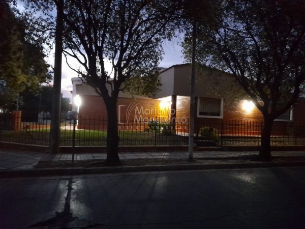Se vende casa esquina en Barrio Rosedal Anexo