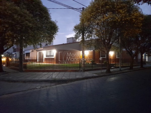 Se vende casa esquina en Barrio Rosedal Anexo