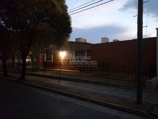 Se vende casa esquina en Barrio Rosedal Anexo
