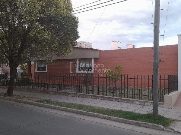 Se vende casa esquina en Barrio Rosedal Anexo