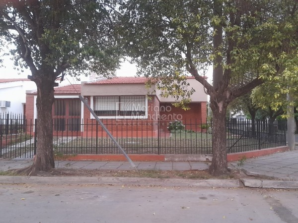 Se vende casa esquina en Barrio Rosedal Anexo