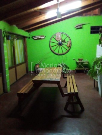 LOS GRANADOS, VIVIENDA ESQUINA CON DEPARTAMENTO IDEPENDIENTE IDEAL PARA RENTA.- 