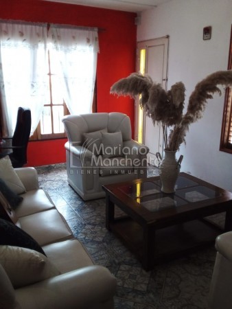 LOS GRANADOS, VIVIENDA ESQUINA CON DEPARTAMENTO IDEPENDIENTE IDEAL PARA RENTA.- 