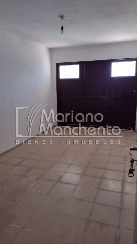 Excelente oportunidad, se vende casa en Barrio Estacion Flores. APPTA CREDITO CON PLANOS.- 