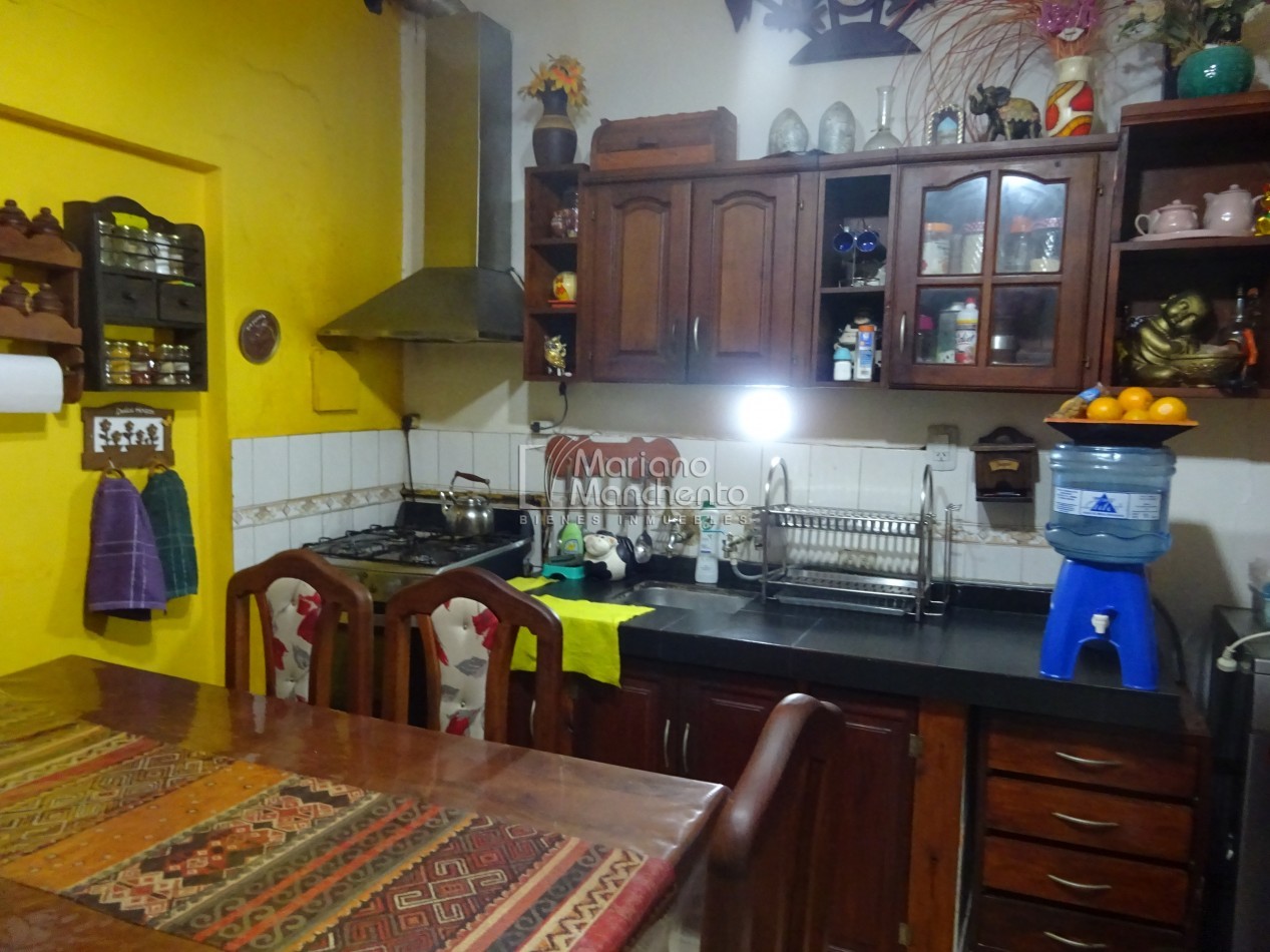 SE VENDE CASA CON DEPARTAMENTO EN BARRIO AMEGHINO SUR