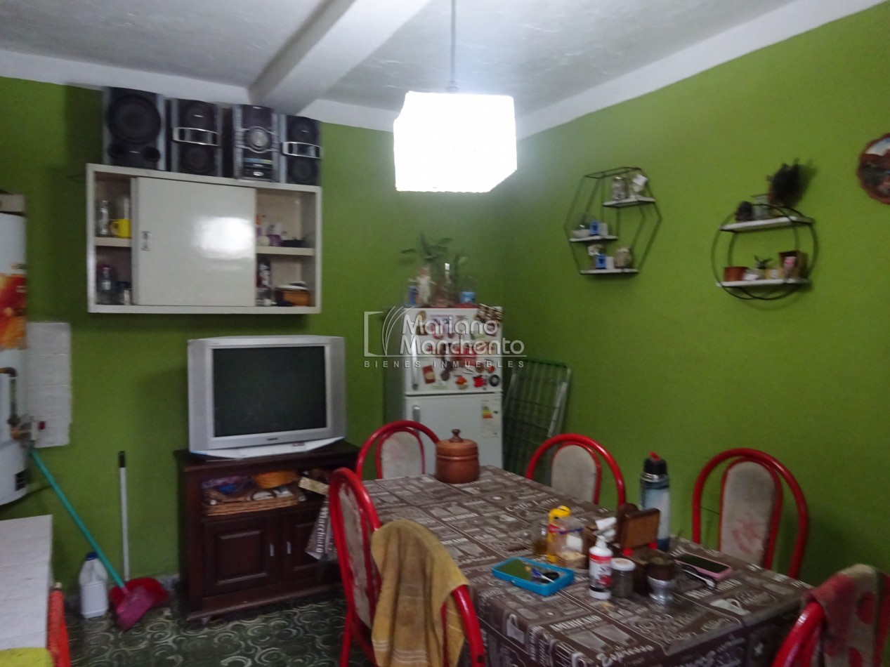SE VENDE CASA CON DEPARTAMENTO EN BARRIO AMEGHINO SUR