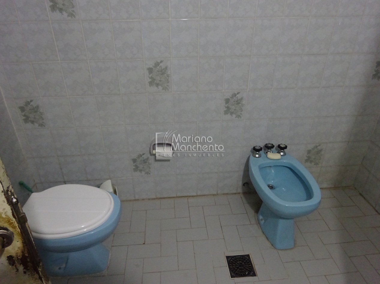 SE VENDE CASA CON DEPARTAMENTO EN BARRIO AMEGHINO SUR