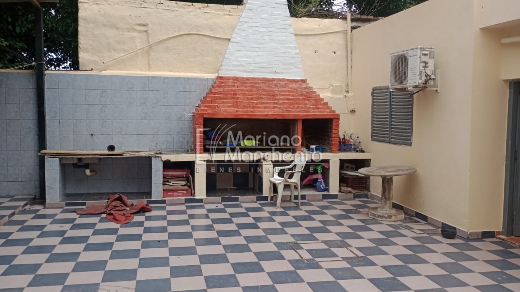 BARRIO SAN ROQUE, SE VENDE CASA CON DEPARTAMENTO, SOBRE CALLE PRINCIPAL DEL BARRIO
