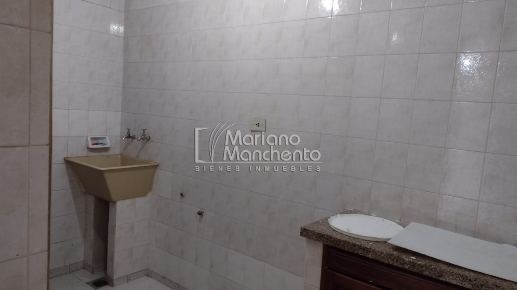 Excelente oportunidad, se vende casa en Barrio Estacion Flores. APPTA CREDITO CON PLANOS.- 