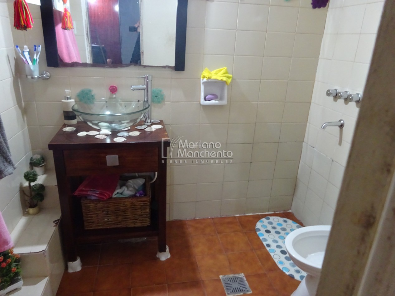 SE VENDE CASA CON DEPARTAMENTO EN BARRIO AMEGHINO SUR