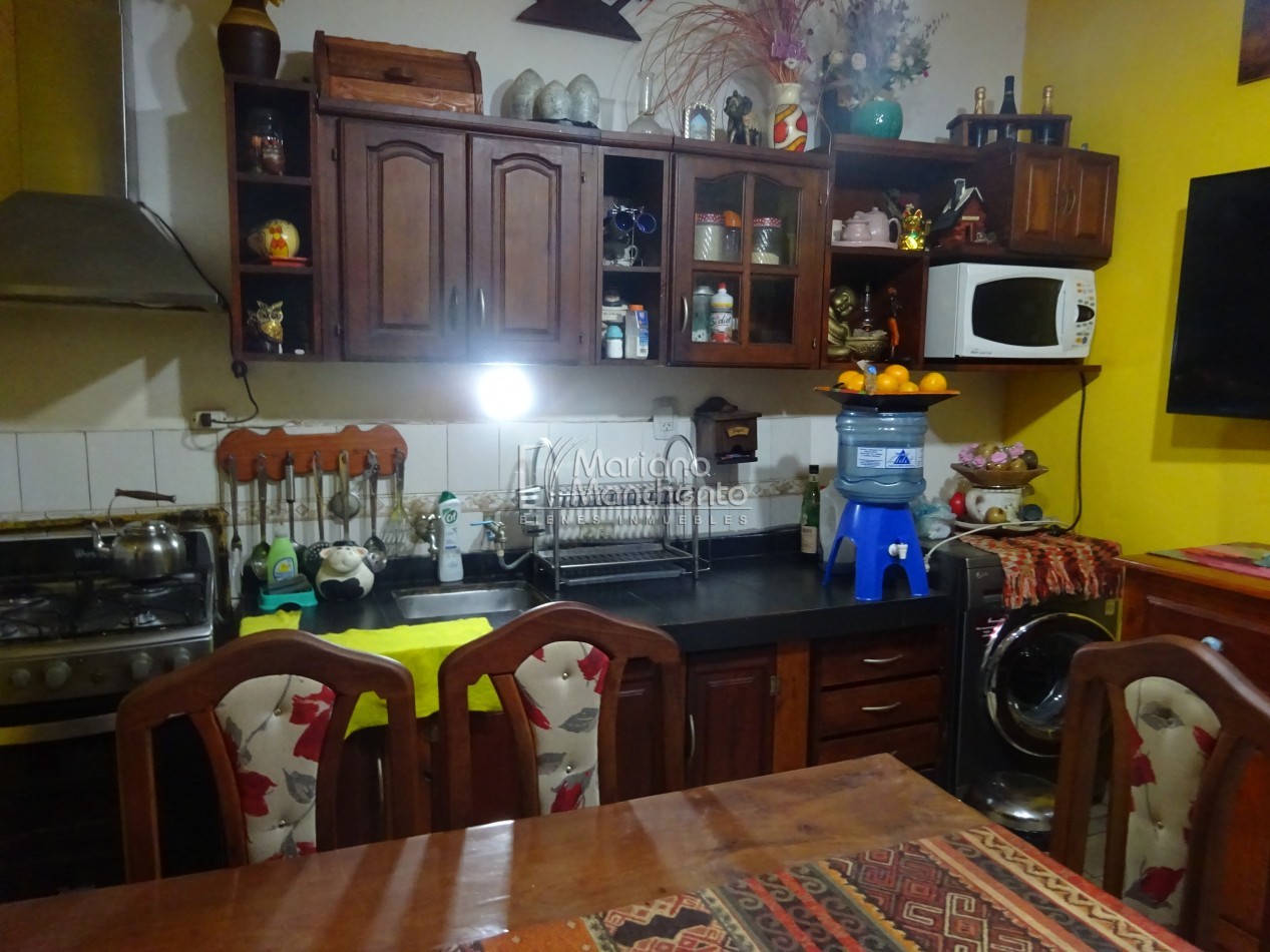 SE VENDE CASA CON DEPARTAMENTO EN BARRIO AMEGHINO SUR