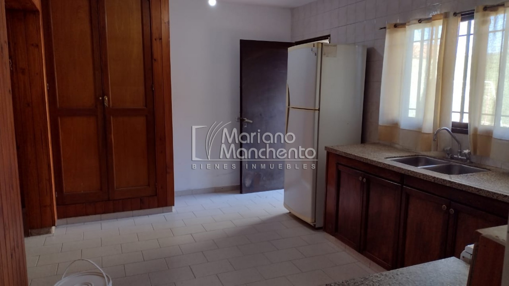 Excelente oportunidad, se vende casa en Barrio Estacion Flores. APPTA CREDITO CON PLANOS.- 