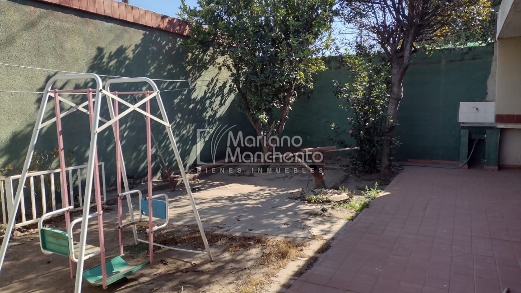 Excelente oportunidad, se vende casa en Barrio Estacion Flores. APPTA CREDITO CON PLANOS.- 
