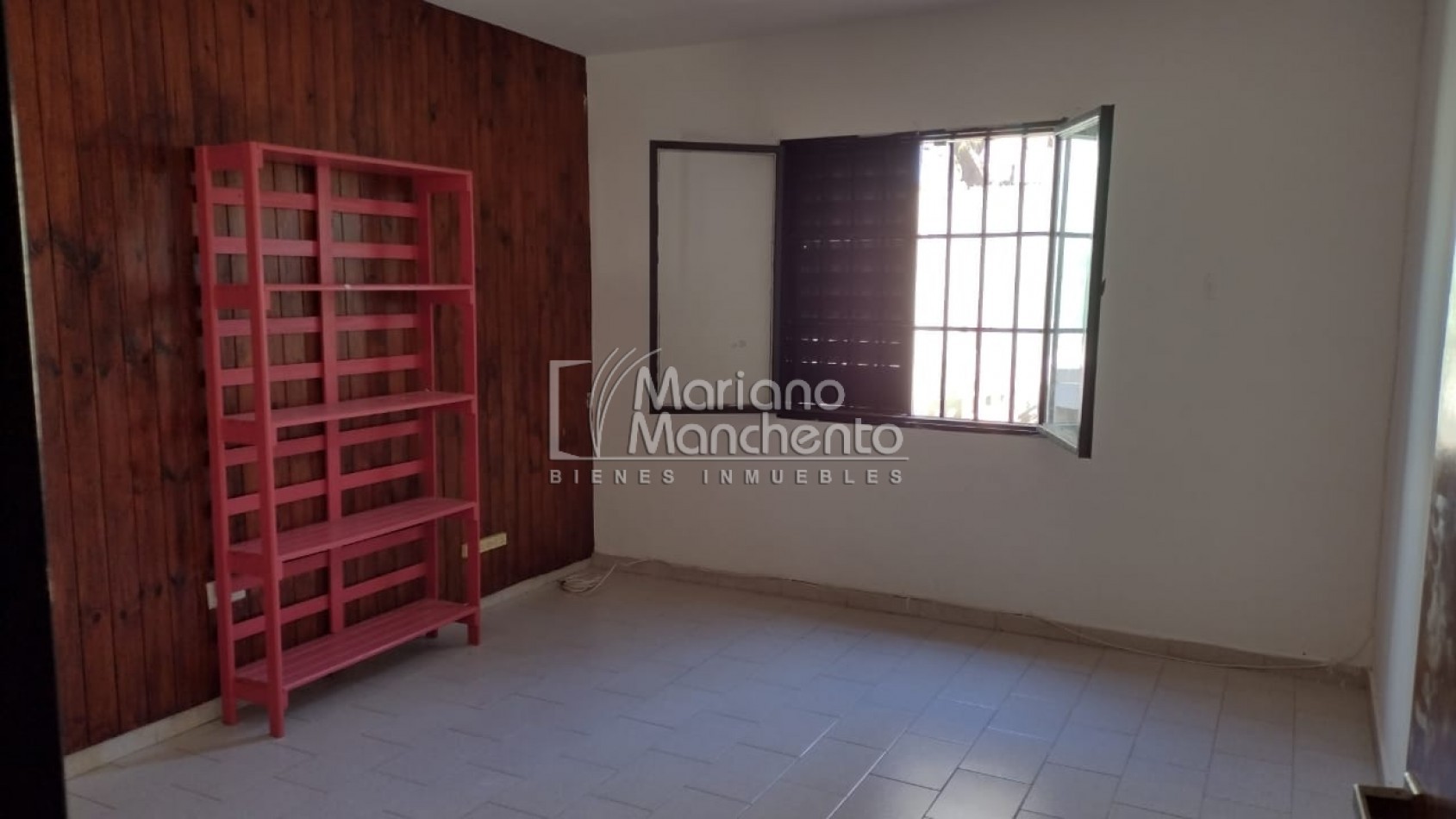 Excelente oportunidad, se vende casa en Barrio Estacion Flores. APPTA CREDITO CON PLANOS.- 