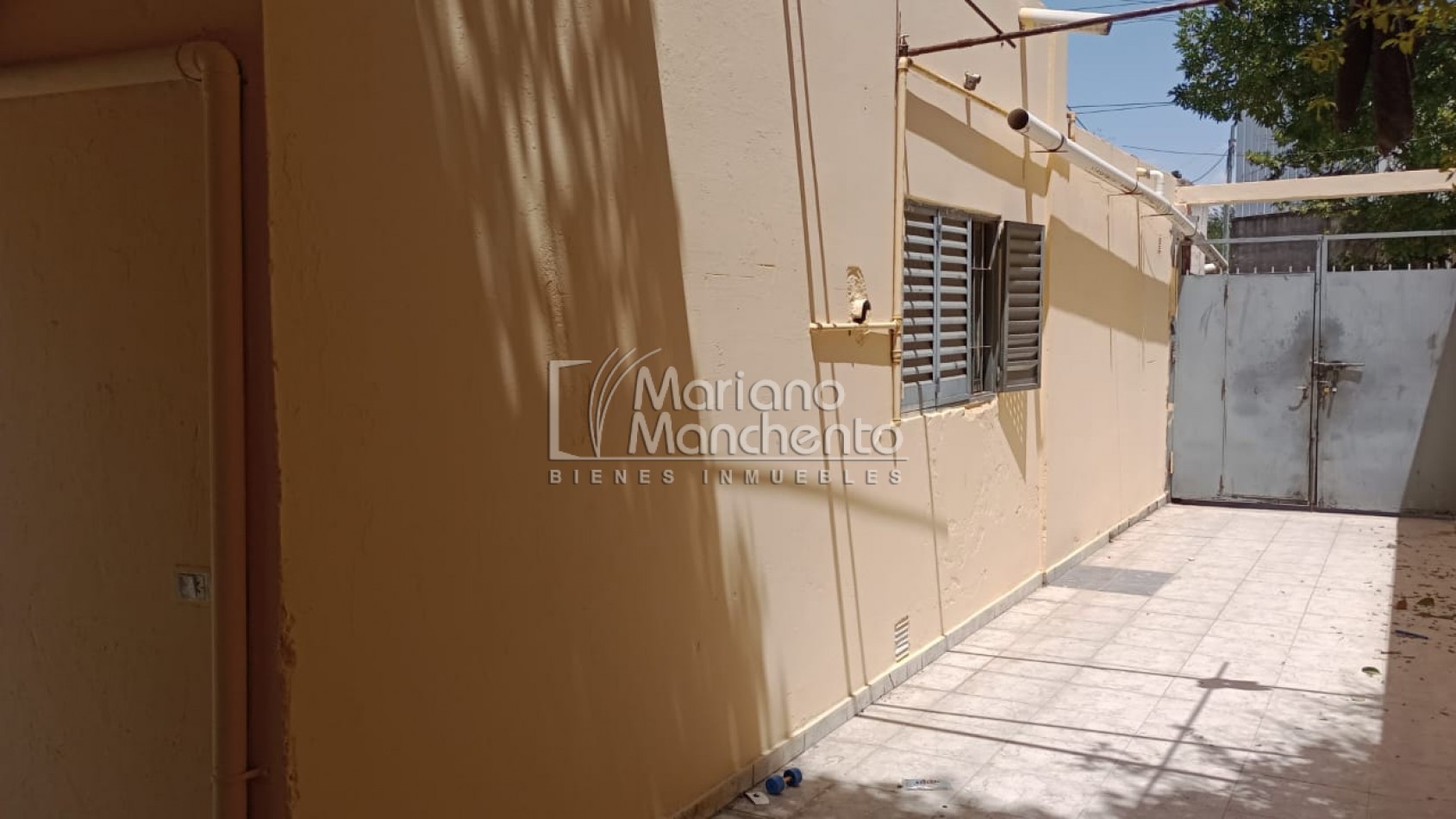 BARRIO SAN ROQUE, SE VENDE CASA CON DEPARTAMENTO, SOBRE CALLE PRINCIPAL DEL BARRIO