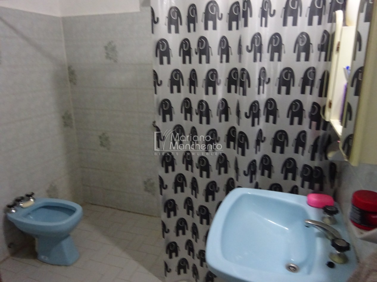 SE VENDE CASA CON DEPARTAMENTO EN BARRIO AMEGHINO SUR