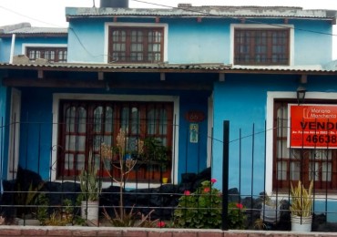 SE VENDE CASA DE DOS PLANTAS MÁS GALPÓN EN BARRIO SAN ROQUE