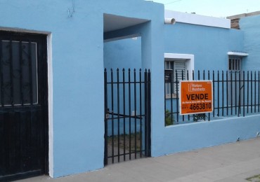 Villa Adela, linda zona a metros de calle principal del barrio.- 
