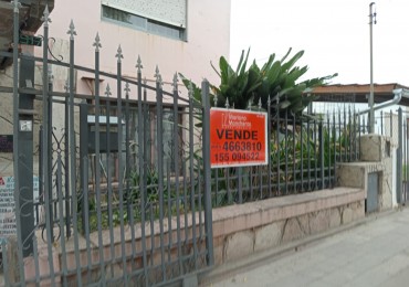 BARRIO ROSEDAL, SE VENDE CASA DE DOS PISOS A METROS DE RUTA 20