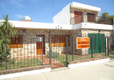 LOS PLATANOS, AMPLIA PROPIEDAD, HERMOSA ZONA.- 