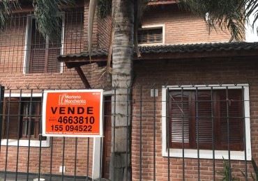 Moderna Casa en Dos Niveles - Venta en Barrio Los Platanos
