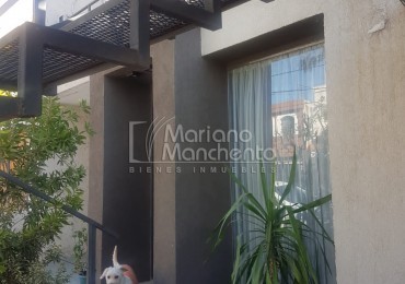 Barrio Avenida, se vende excelente casa mas departamento 