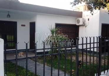 Se vende casa en Barrio Ameghino Sur.