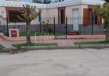 LOS GRANADOS, VIVIENDA ESQUINA CON DEPARTAMENTO IDEPENDIENTE IDEAL PARA RENTA.- 